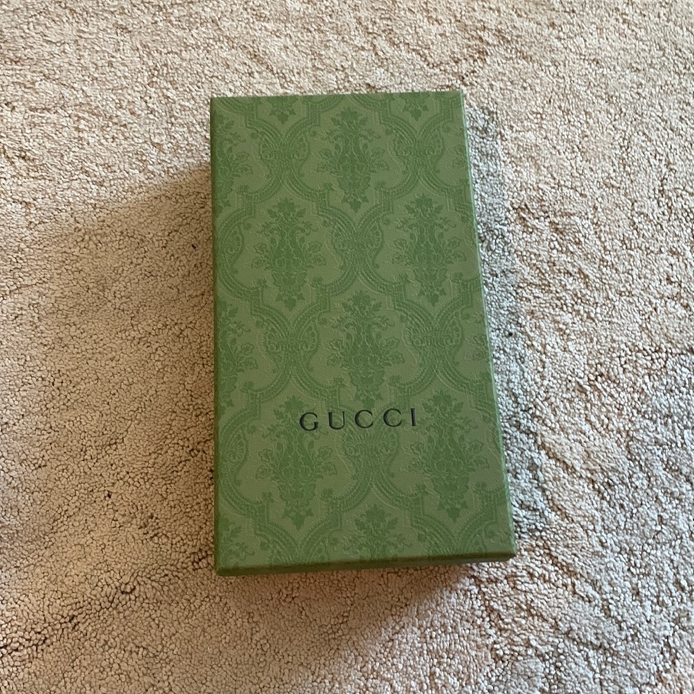 Gucci box in green!